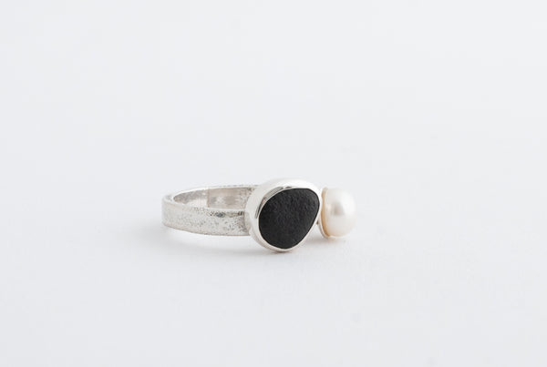 Black elegance - silver ring with seaside stone and pearl