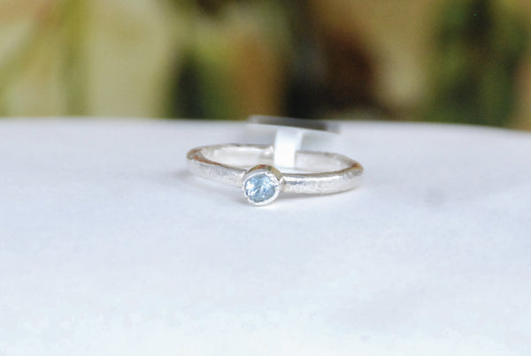 Stackable ring with aquamarine