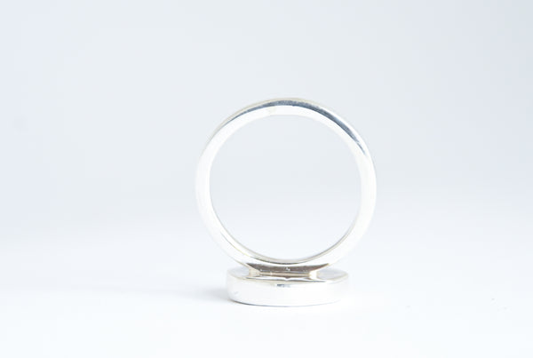 Shimmering seaside stone ring.