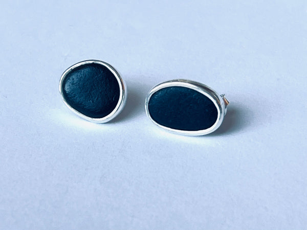 Silver stud earrings with raw Black stone
