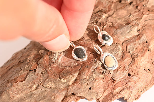 Silver black stone seashore beach jewellery small tiny pendant elegant