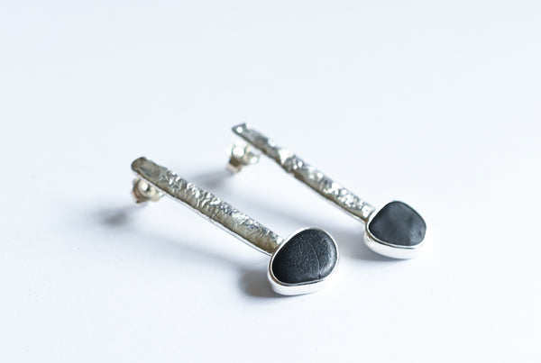 Dangling beach pebble silver earrings. Black stone jewellery.