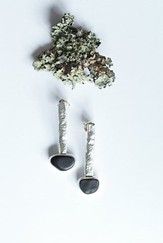 Dangling beach pebble silver earrings. Black stone jewellery.