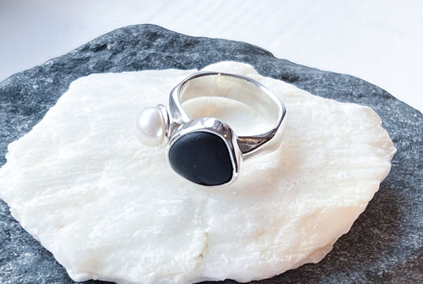 Black beach pebble and white pearl statement ring. Handmade silver jewellery.
