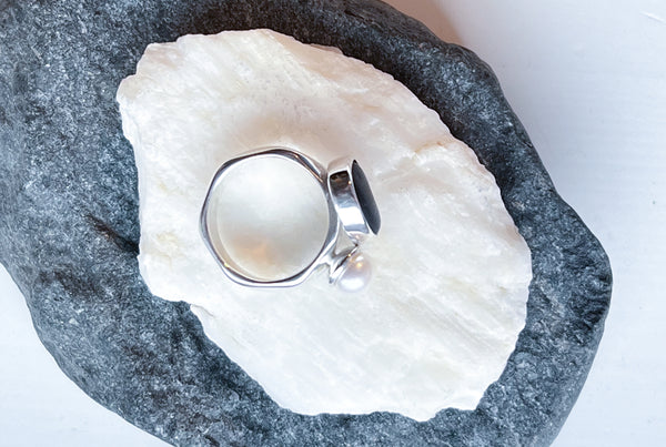 Black beach pebble and white pearl statement ring. Handmade silver jewellery.