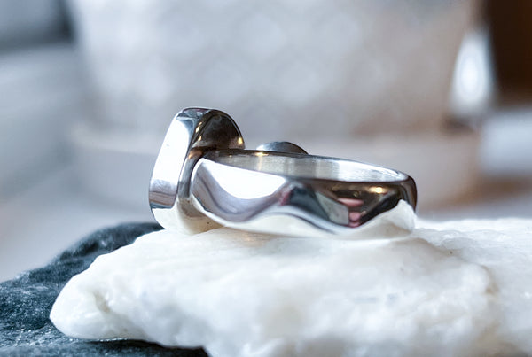 Black beach pebble and white pearl statement ring. Handmade silver jewellery.