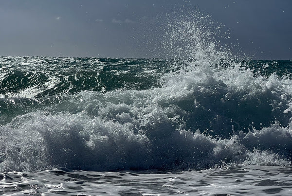 Black elegance - statement ring with beach pebble and pearl