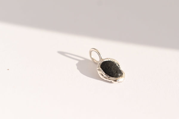 Silver black stone seashore beach jewellery small tiny pendant elegant