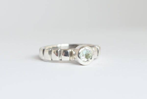Vertical line silver band ring with aquamarine