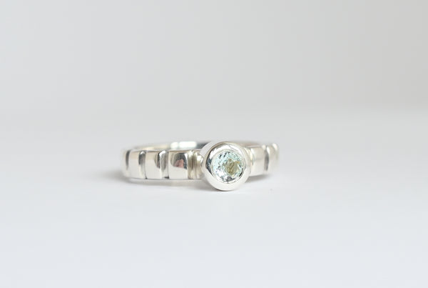 Vertical line silver band ring with aquamarine