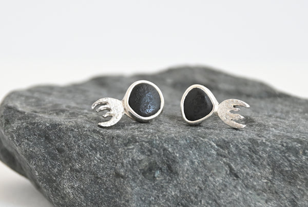 Pair of jellyfish silver earrings with black seashore stones 