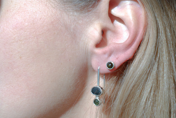 Set of two different silver earrings - green tourmaline and black stone