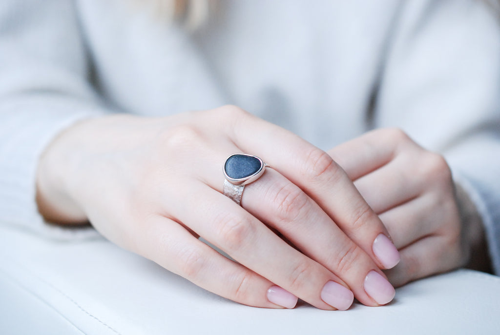 Ladies silver ring with black stone hotsell