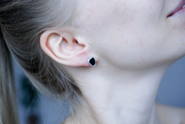 Black stone stud earrings. "Mini"