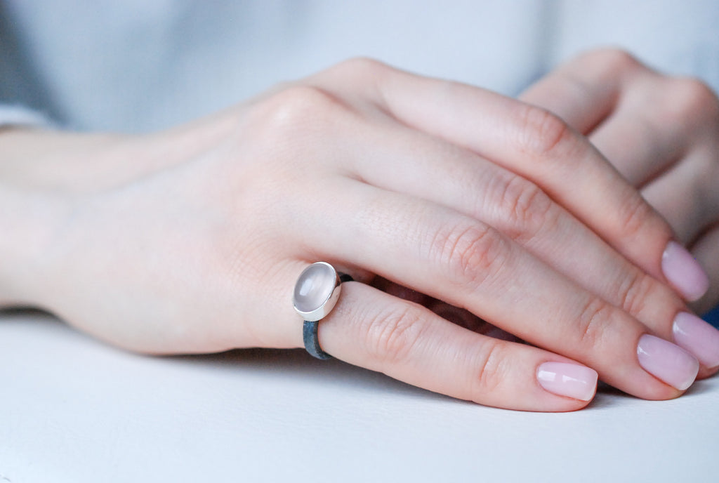 Personalized Wide Pinky Gold Ring for Men | Geschenk jahrestag mann, Männer  ringe, Gravierter schmuck