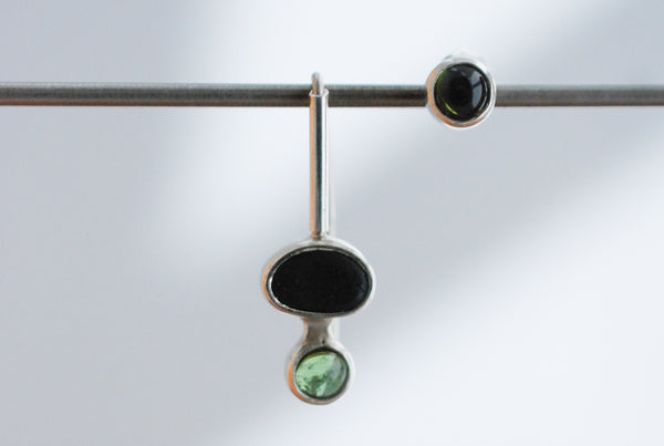 Set of two different silver earrings - green tourmaline and black stone