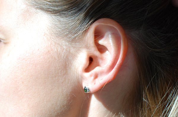 Set of two different silver earrings - green tourmaline and black stone